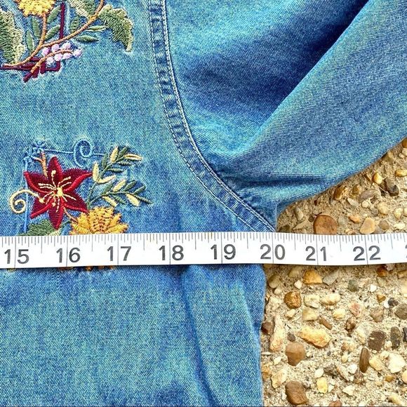 VTG Bobbie Brooks Floral Embroidered Oversized Denim Button Down Shirt Size S - Picture 7 of 11